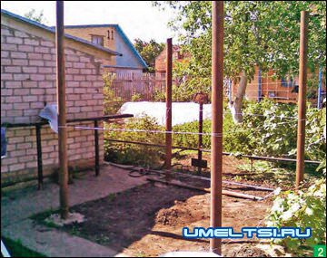 Несущие трубы установлены. Несущие трубы установлены.