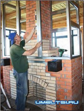 Монтаж металлических профилей и гипсокартонных панелей декоративной отделки верхней части камина.