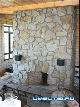 Облицовка завершена, остаётся установить на место полку.