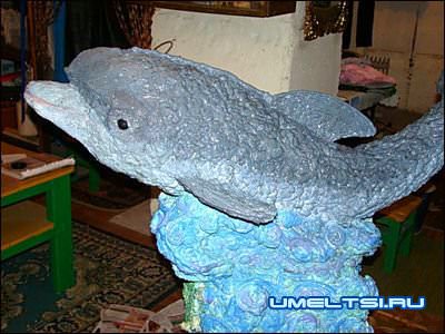 дельфин из пены