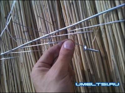 Беседка с камышовой крышей