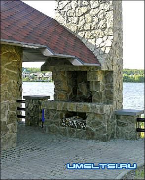 беседка на берегу водоема беседка на берегу водоема