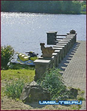 беседка на берегу водоема беседка на берегу водоема