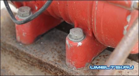 Прикручиваем вибратор болтами М10