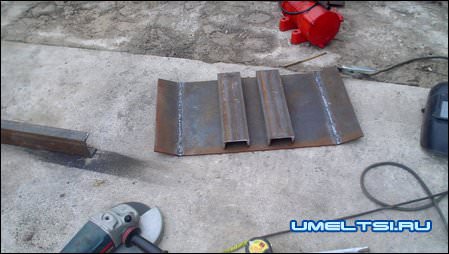 Швеллер для крепления вибратора к плите