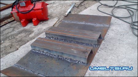 Привариваем швеллер