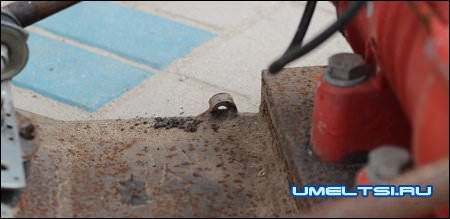 отверствие для перевозки виброплиты