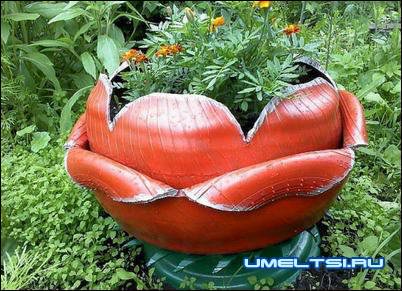 клумба из покрышек