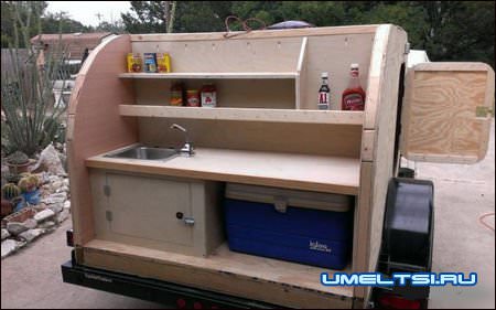 Сделали полочки в кухонном отделении