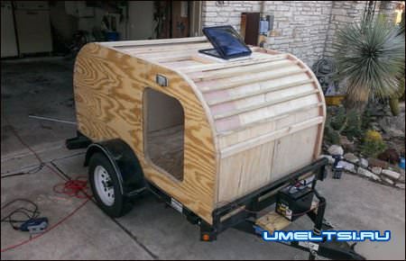 Сделали два люка в потолке