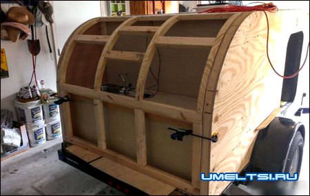 Сделали дверку для кухонного отделения