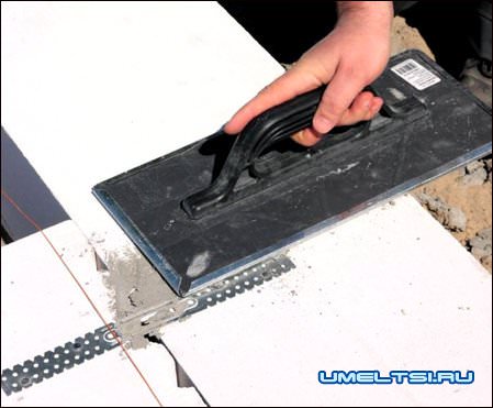 Плоские анкеры позволяют выполнять сопряжение стен без перевязки