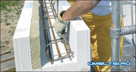 Для выполнения перемычек используют U-образные блоки