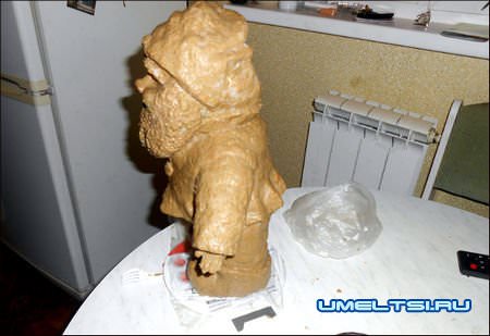 Гном из пластиковых бутылок своими руками