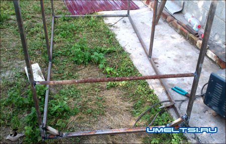 приварил крепление для емкости воды