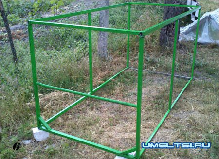 покрасил раму летнего душа