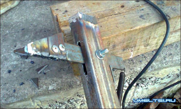 Стопор для распашных ворот