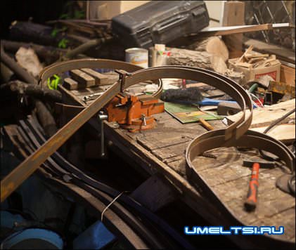 С помощью гибочного станка