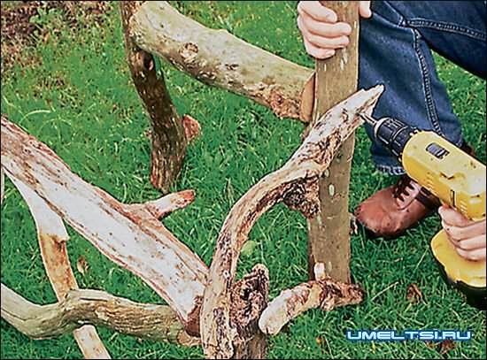 Садовая скамейка из веток Садовая скамейка из веток