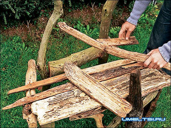 Садовая скамейка из веток Садовая скамейка из веток