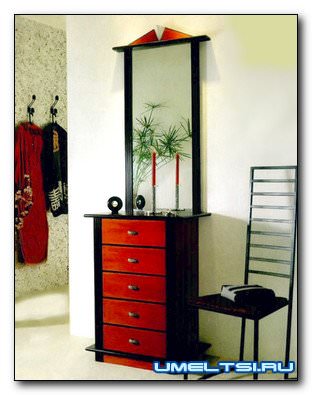 Комод с зеркалом