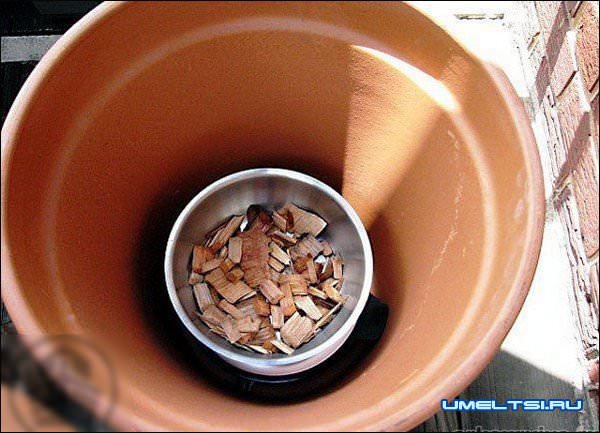 Самодельная коптильня из глиняных горшков и электроплиты Самодельная коптильня из глиняных горшков и электроплиты
