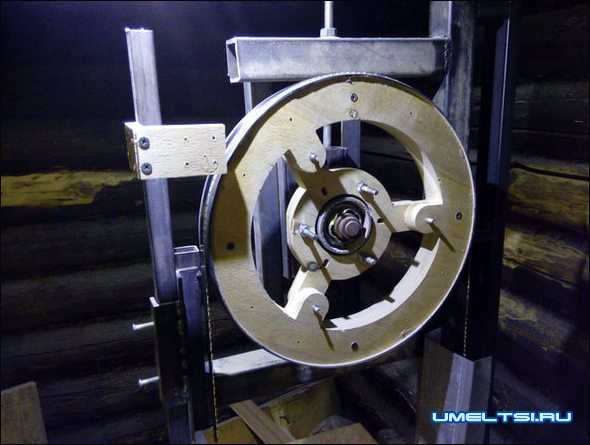 Ленточнопильный станок по дереву