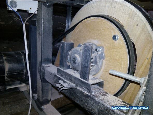 Ленточнопильный станок по дереву