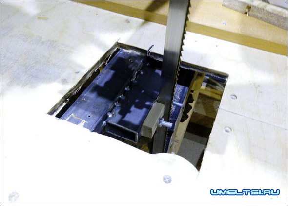 Ленточнопильный станок по дереву