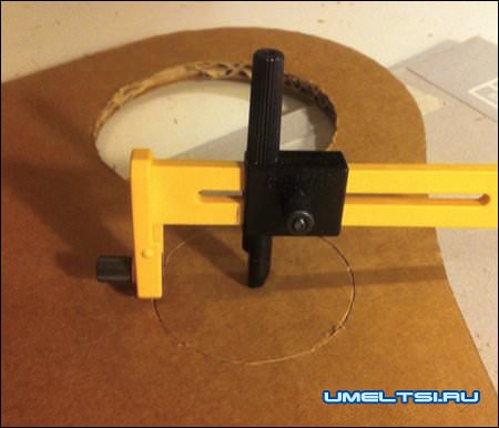 Прочный стул из картона