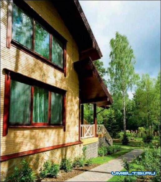 Дом из деревянного кирпича