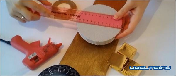 Новогодние часы своими руками-мастер класс