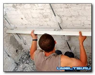 выровнять стены, потолок и пол