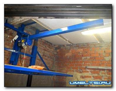 Поворотный консольный кран