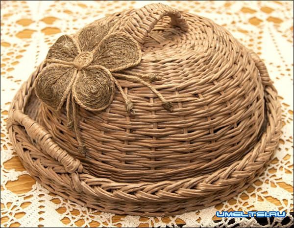 Хлебница из газетных трубочек