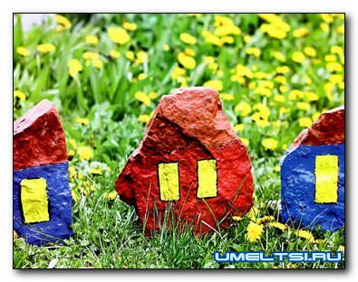 украсить сад камнями