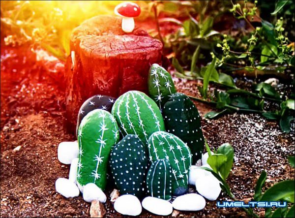 украсить сад камнями