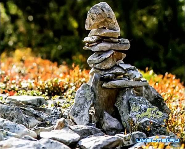 украсить сад камнями