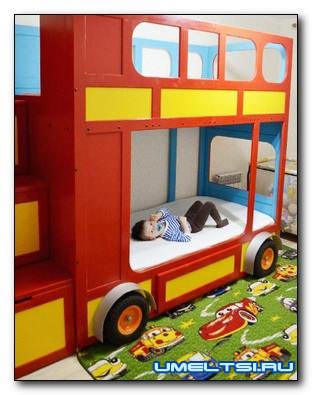 Детская кровать-автобус