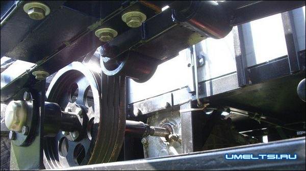 Полноприводной вездеход с ломающейся рамой Полноприводной вездеход с ломающейся рамой