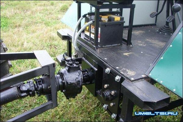 Полноприводной вездеход с ломающейся рамой Полноприводной вездеход с ломающейся рамой