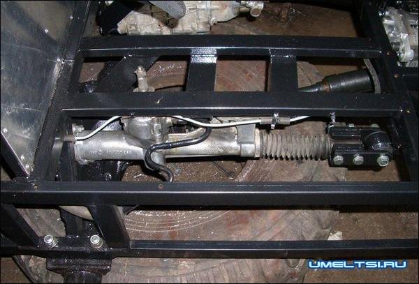 Полноприводной вездеход с ломающейся рамой Полноприводной вездеход с ломающейся рамой