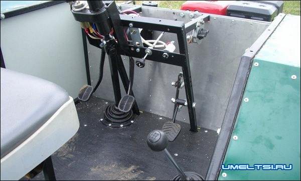 Полноприводной вездеход с ломающейся рамой Полноприводной вездеход с ломающейся рамой