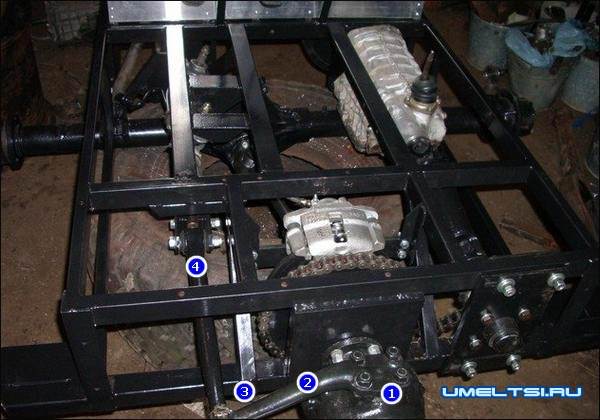 Полноприводной вездеход с ломающейся рамой Полноприводной вездеход с ломающейся рамой