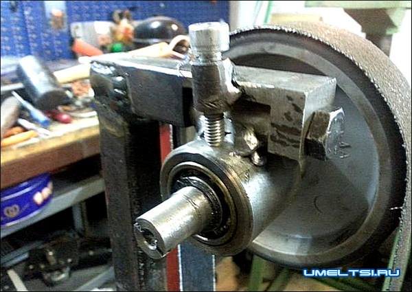 Устанавливаем колесо Устанавливаем колесо