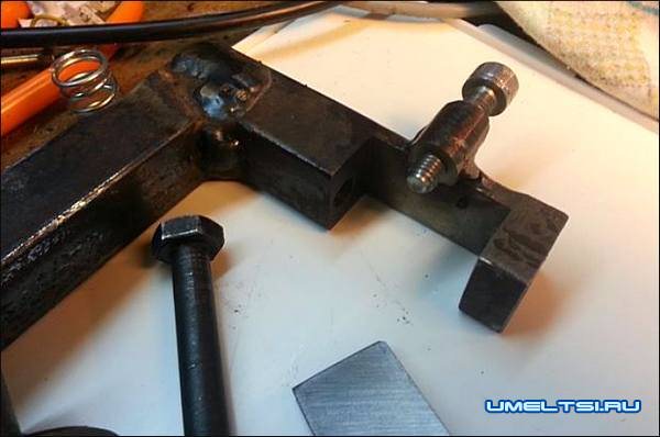 Рабочая площадка шлифовального станка Рабочая площадка шлифовального станка