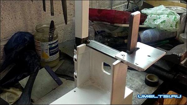 Рабочая площадка шлифовального станка Рабочая площадка шлифовального станка