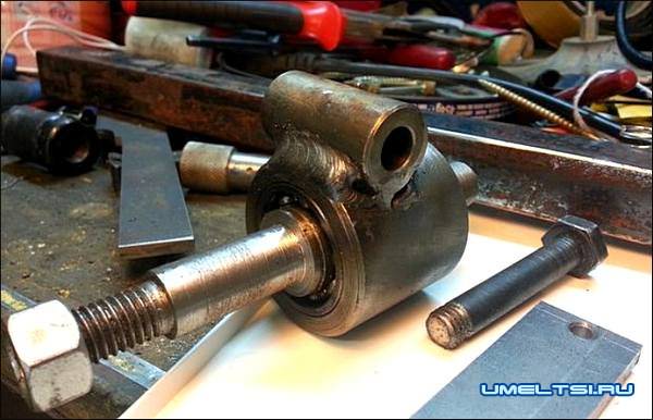 Устанавливаем колесо Устанавливаем колесо