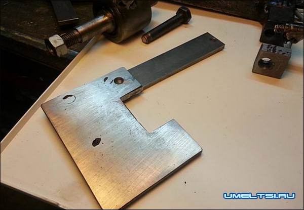 Рабочая площадка шлифовального станка Рабочая площадка шлифовального станка