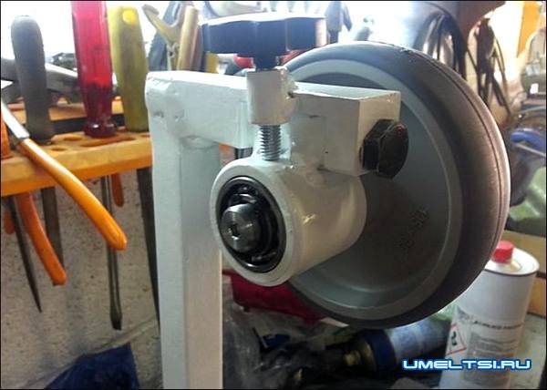 Устанавливаем колесо Устанавливаем колесо